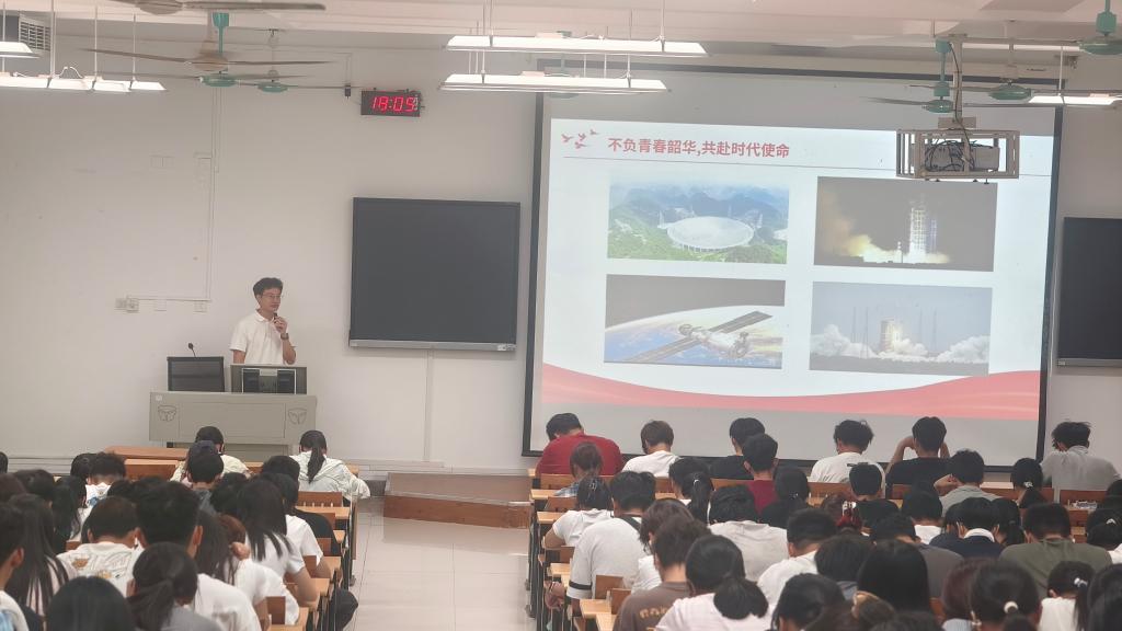 【新生启航教育】冶金与资源工程学院开展“不负青春韶华，共赴时代使命”新生入党启发教育