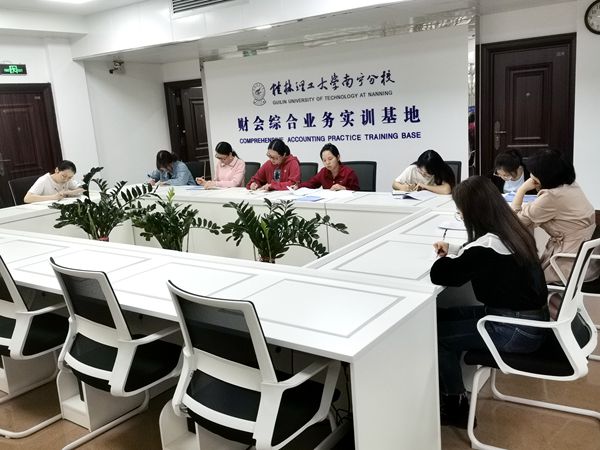 机关第四党支部开展“铸牢中华民族共同体意识，开创民族团结进步新局面”主题党日活动