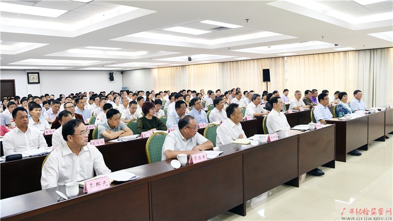 房灵敏:认真学习宣传贯彻党的十九大精神推动党风廉政建设和反腐败斗争向纵深发展