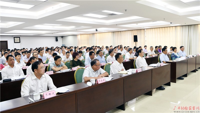 房灵敏：认真学习宣传贯彻党的十九大精神推动党风廉政建设和反腐败斗争向纵深发展